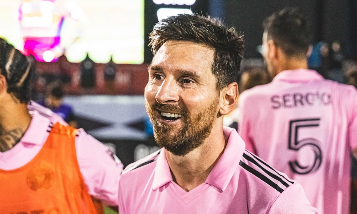 Messi phá thêm một kỷ lục của Ronaldo