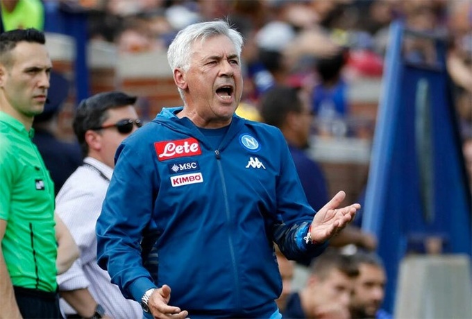 Carlo Ancelotti có món nợ phải đòi Napoli