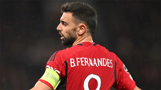 Bruno Fernandes đáng bị tước băng đội trưởng MU