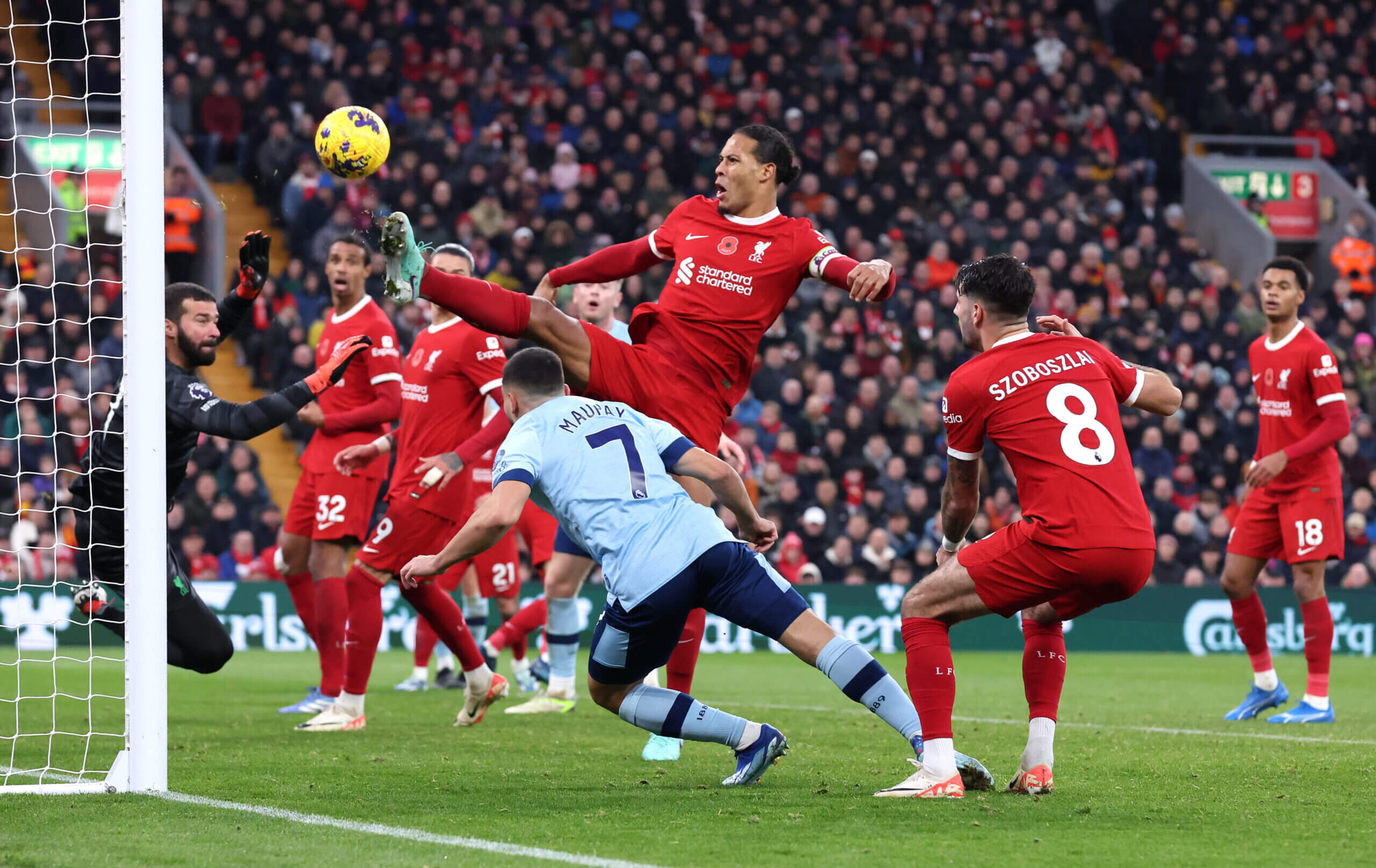 Nghịch lý Virgil van Dijk: Vàng ở Liverpool, rác tại ĐTQG