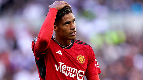 MU sẵn sàng bán Varane giá bèo