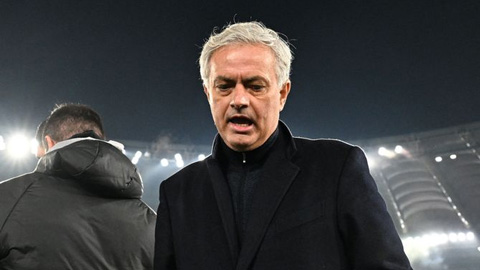 Mourinho nhận thẻ đỏ thứ 2 trong 4 ngày