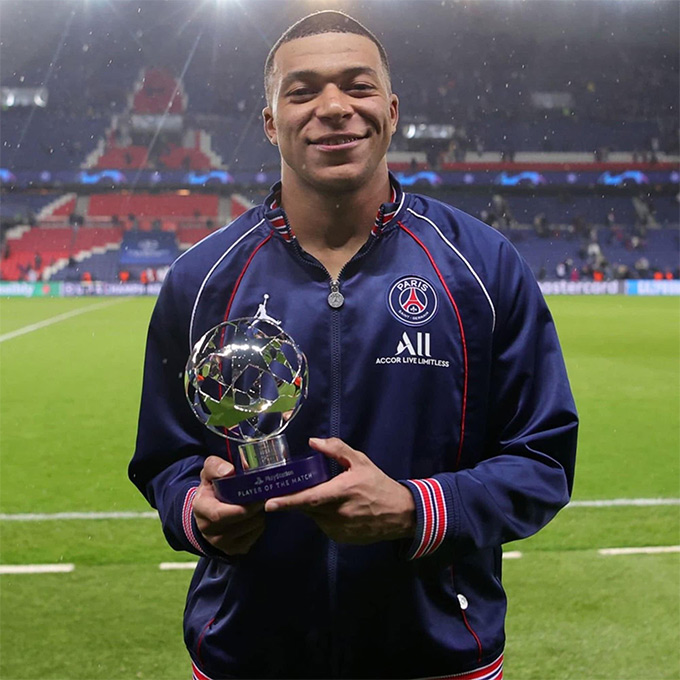 Mbappe khẳng định không có vấn đề gì với Enrique