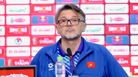 HLV Troussier: ‘Việt Nam vẫn nắm quyền tự quyết trước Indonesia’