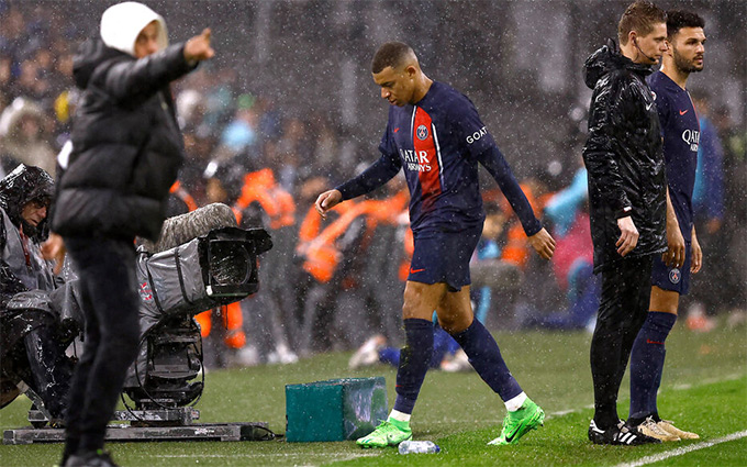 Đi thôi Mbappe, PSG ngột ngạt lắm rồi!