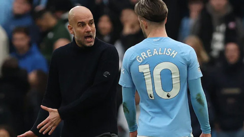 Pep Guardiola tức giận mắng Grealish ngay trên sân