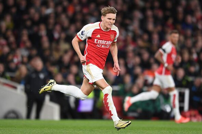 Odegaard là 'Ozil phiên bản Pro Max' của Arsenal