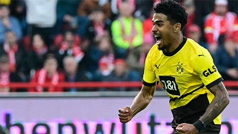 PSG hãy dè chừng Ian Maatsen của Dortmund