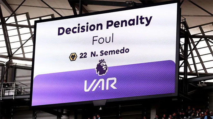 VAR sẽ bị loại bỏ ở Premier League từ mùa tới?