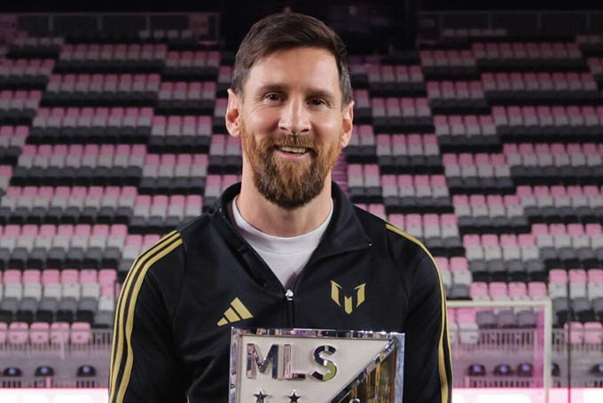 Messi là Cầu thủ xuất sắc nhất thế giới trong 25 năm qua