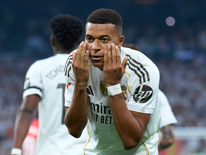 'Số 10' Mbappe phá kỷ lục bán áo đấu của Ronaldo