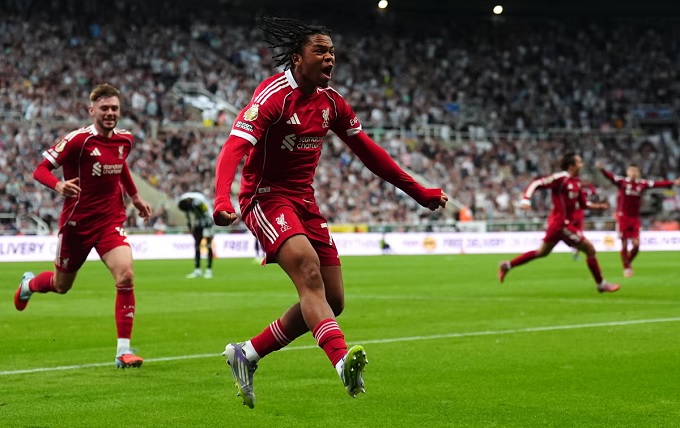 Liverpool không nên chơi 'dao' như thế này!