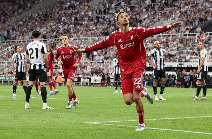 Liverpool vớ được 'cục vàng' Ekitike