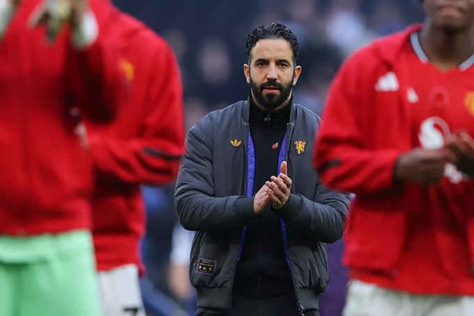 Amorim và 'vấn đề bất ngờ' tại MU