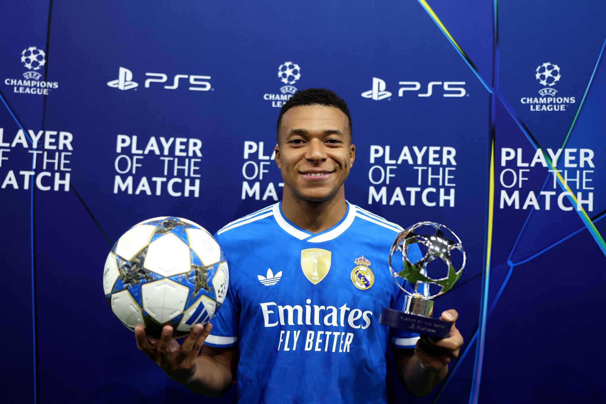 Mbappe đi vào lịch sử Champions League với màn trình đẳng cấp