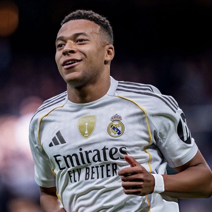 Đội xuất sắc nhất năm 2025 của FIFA: Tranh cãi vì Mbappe và Salah
