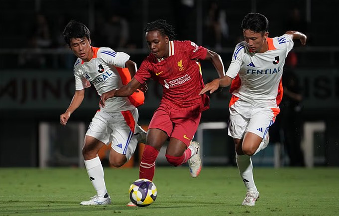 Liverpool mất trắng thần đồng 15 tuổi vào tay Leeds