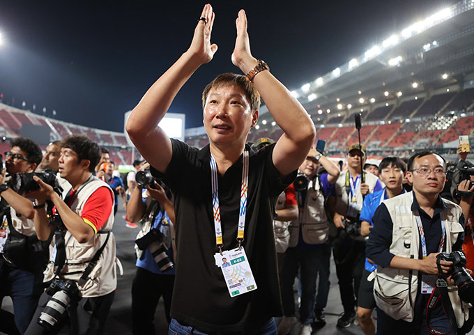 Báo Hàn Quốc: Kim Sang Sik hơn cả Park Hang Seo