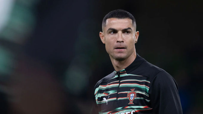 Cristiano Ronaldo nhận cú sốc kép