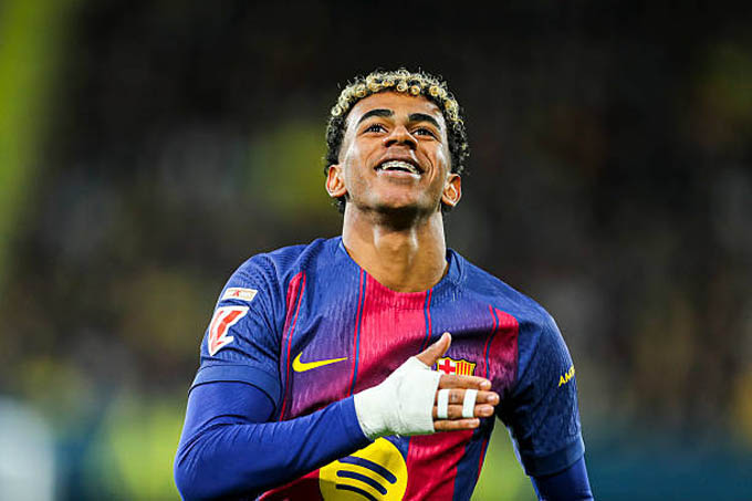 Lamine Yamal với màn trình diễn điểm 9 trước Villarreal, 'ăn đứt' Quả bóng Vàng 2025