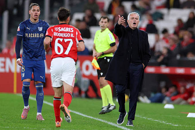 Benfica thăng hoa cùng Mourinho
