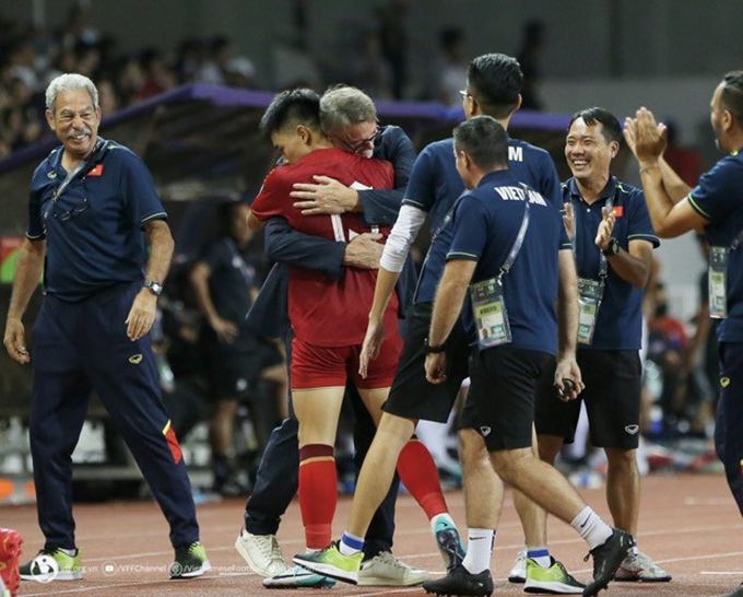 Ông Troussier không nhận công