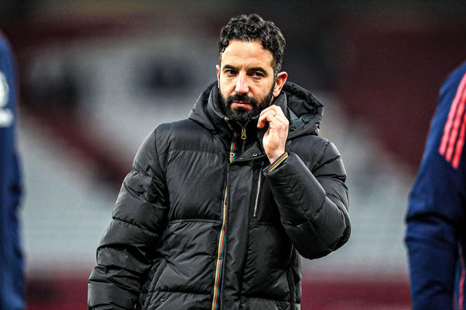 Vì sao Ruben Amorim thay đổi sơ đồ của MU trước Wolves?