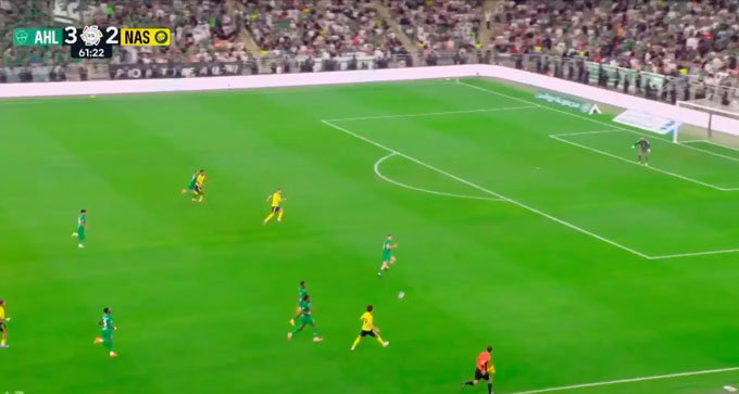 Cristiano Ronaldo có pha bỏ lỡ khó tin nhất sự nghiệp