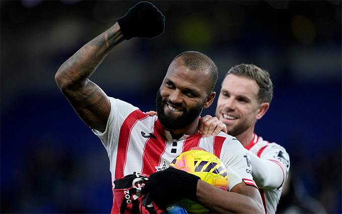 Haaland có nguy cơ mất ngôi Vua phá lưới bởi một anh thợ xây?