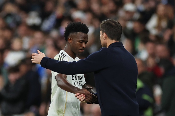 Vinicius lạc lõng trong 'đại tiệc 5 sao' của Real Madrid