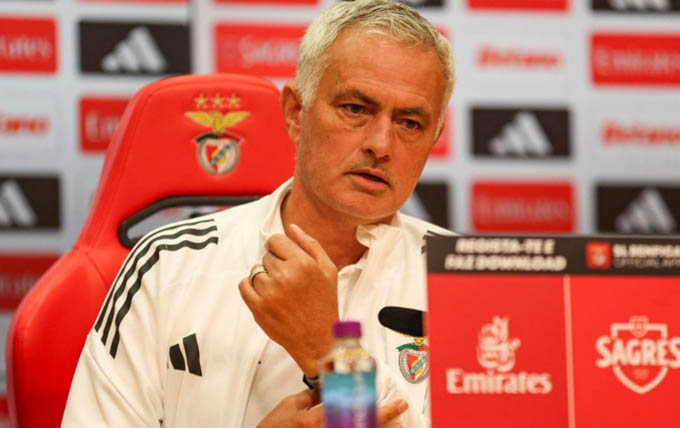 Jose Mourinho trừng phạt cầu thủ Benfica