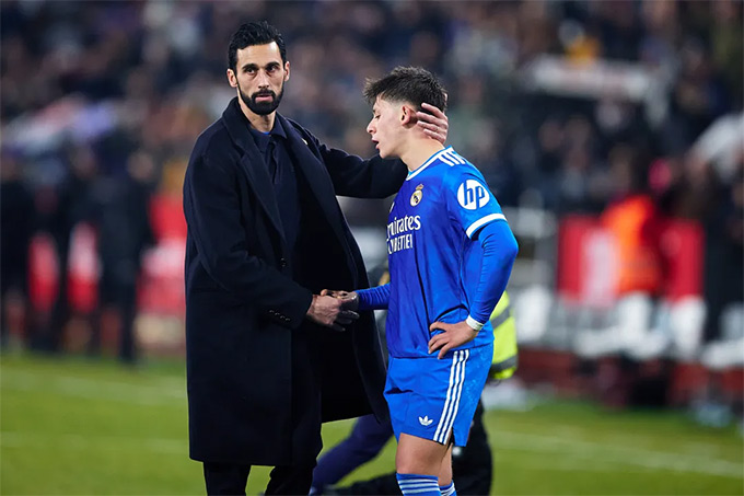 HLV Arbeloa ghi điểm dù khiến Real Madrid bị loại ngay trận ra mắt