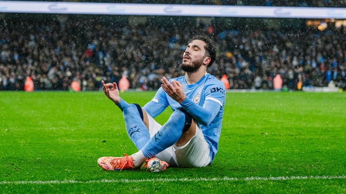 Rayan Cherki sẽ là 'hung thần' mới của MU