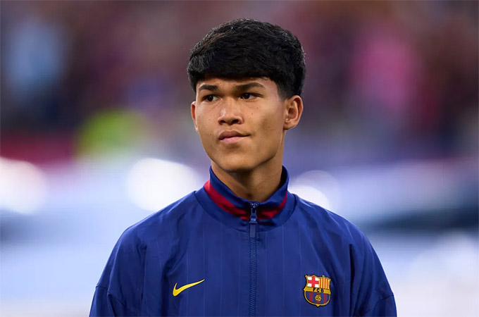 Thần đồng Dro Fernandez chia tay Barca sang PSG