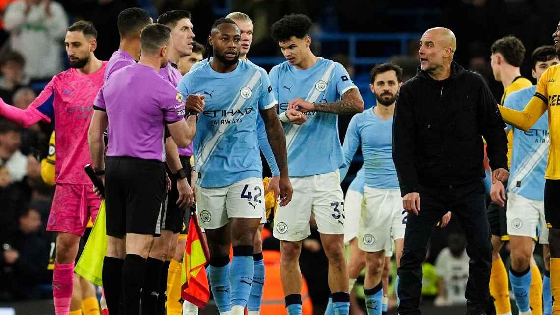 Pep Guardiola 'lèm bèm' về trọng tài sau chiến thắng của Man City