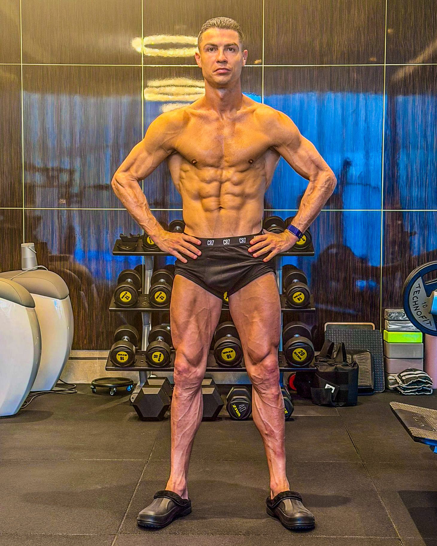 Lịch trình tập luyện của Cristiano Ronaldo khiến fan 'è cổ'