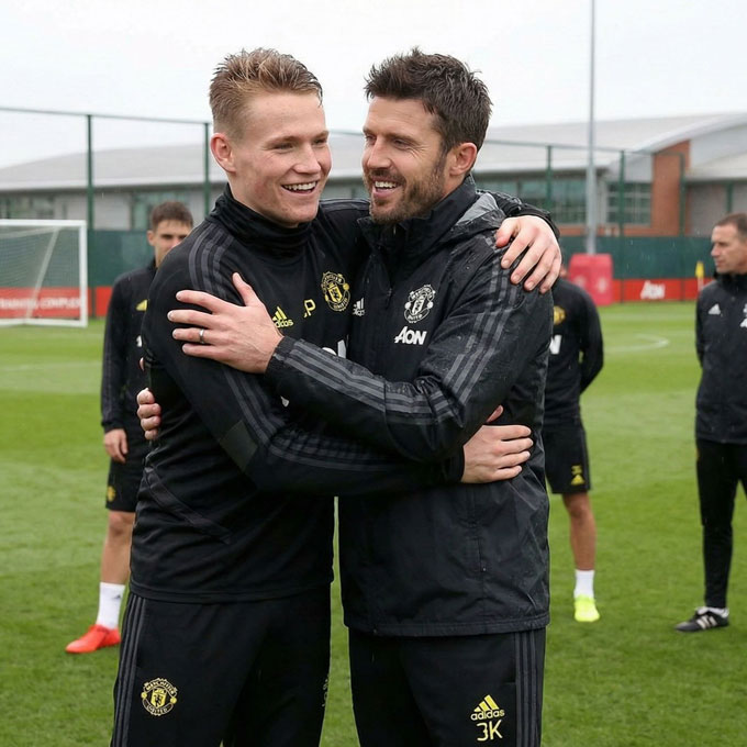 Scott McTominay quay lại MU để đá với 'thầy' Carrick?
