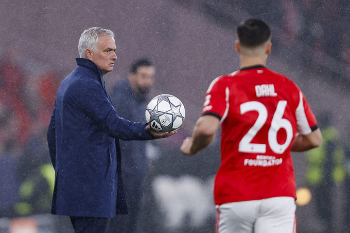 Chất điên của Người đặc biệt Mourinho!