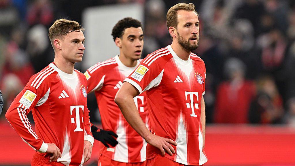 Bayern Munich 'tuột xích', Bundesliga phấn khích