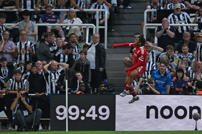Liverpool phải trả phí đền bù cho Chelsea