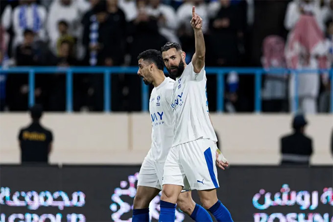 'Ông vua' Benzema bùng nổ trong ngày ra mắt Al Hilal