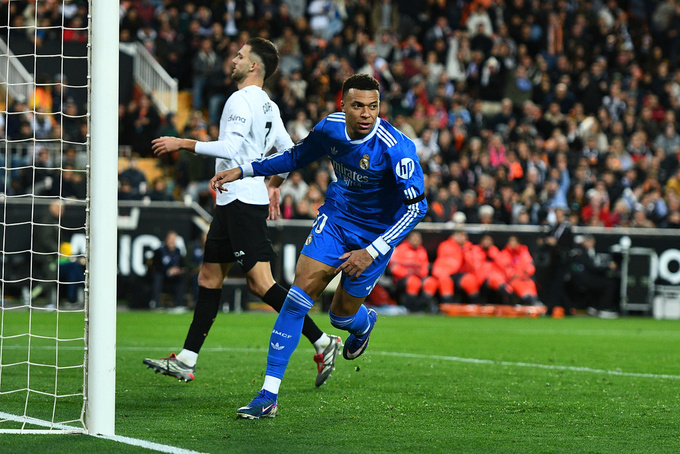 Kylian Mbappe còn hay hơn Cristiano Ronaldo!