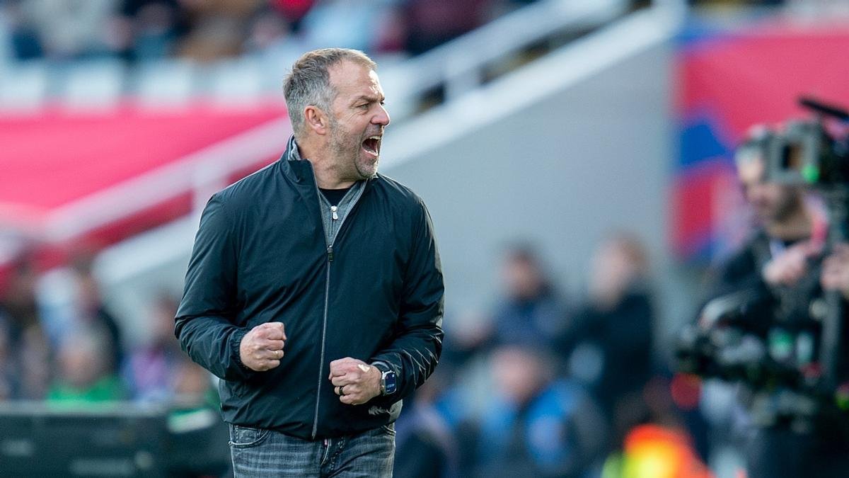 Hansi Flick: 'Người thợ chế tác' mê mẩn 'khu mỏ' La Masia