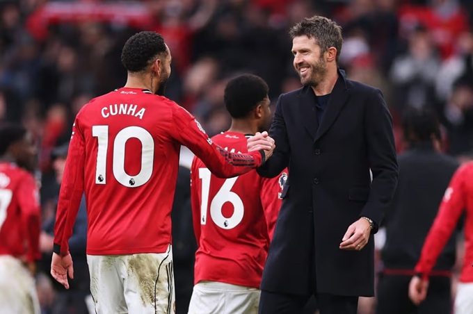 Mái tóc tổ quạ và kỳ tích của MU