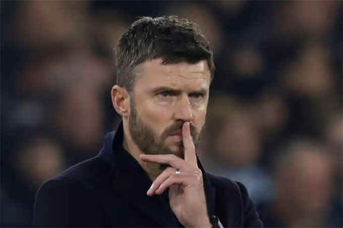 Carrick bị bắt bài, cạn kiệt ý tưởng nhưng tái sinh nhờ 'Fergie time'