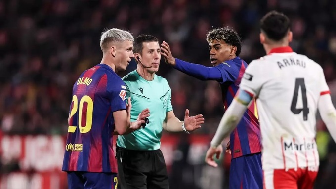 Barca đang đối mặt với một ‘thế lực hắc ám’