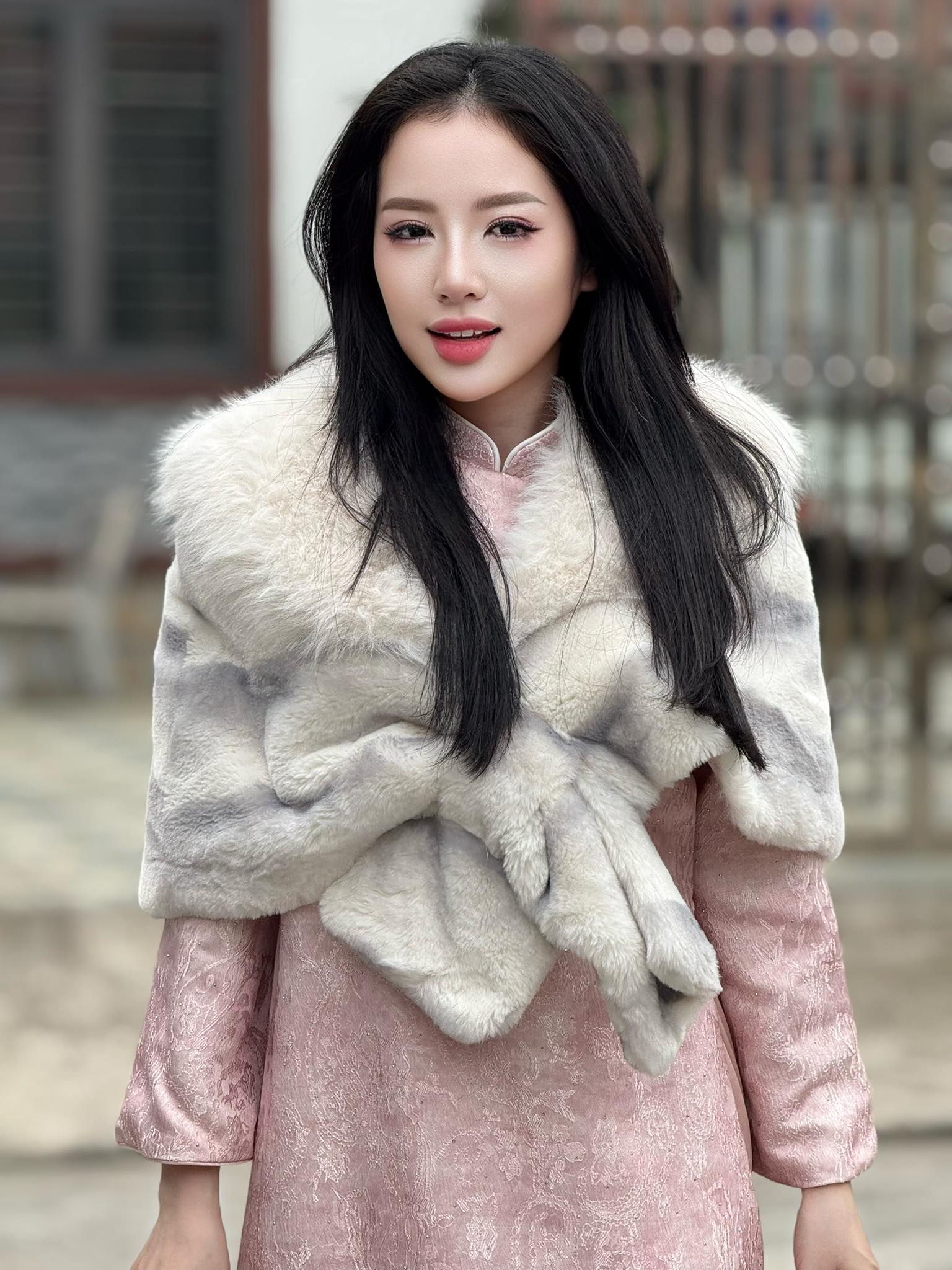 Loan Barbie khoe nét đẹp dịu dàng khi du xuân đón Tết