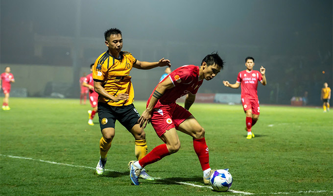 CĐV Đông Nam Á sửng sốt với siêu phẩm thế giới của Văn Hậu