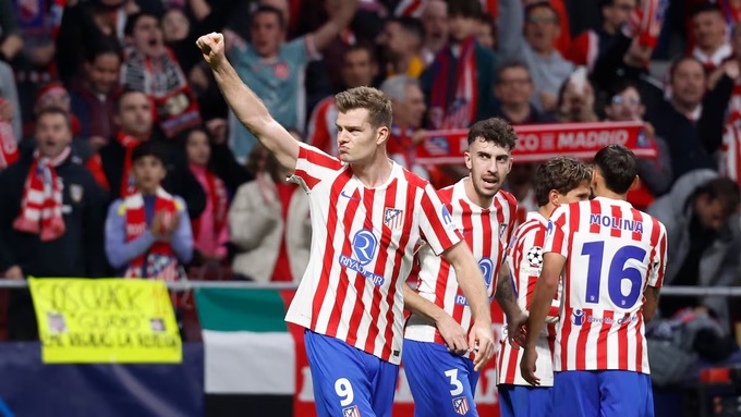 Bài học từ Emery: Dẫn Barca 4-0 chưa an toàn đâu, Simeone!