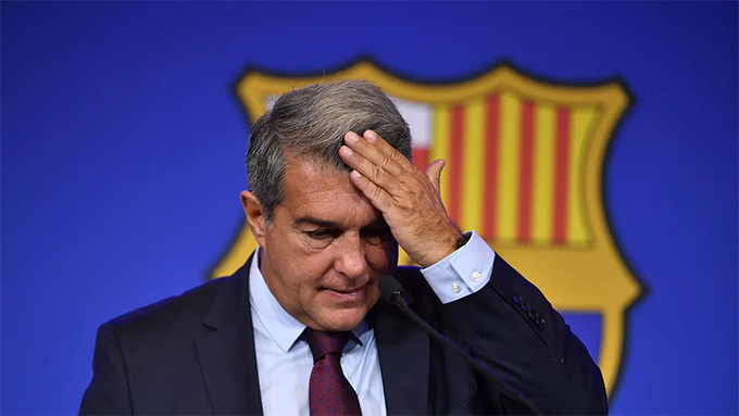 Laporta và Hansi Flick đáp trả công kích của Xavi
